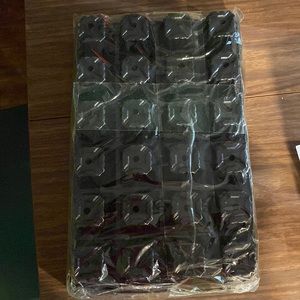 Large cell seeding starter trays